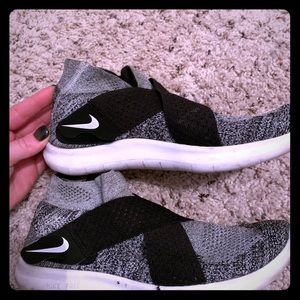 Super cute Nike size 8 women’s running shoes!